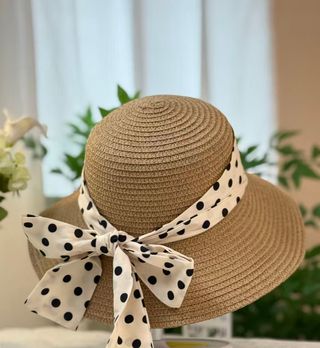 Sombrero de paja con lazo de lunares