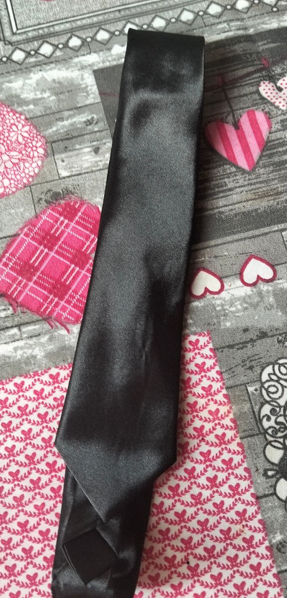 2 Cravatte Viola e Nera prezzo trattabile 