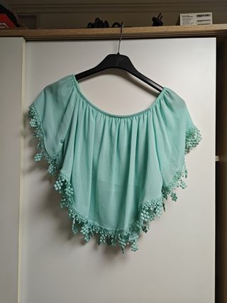 Blusa turquesa con encaje