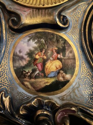 Pendola antica in ceramica decorata