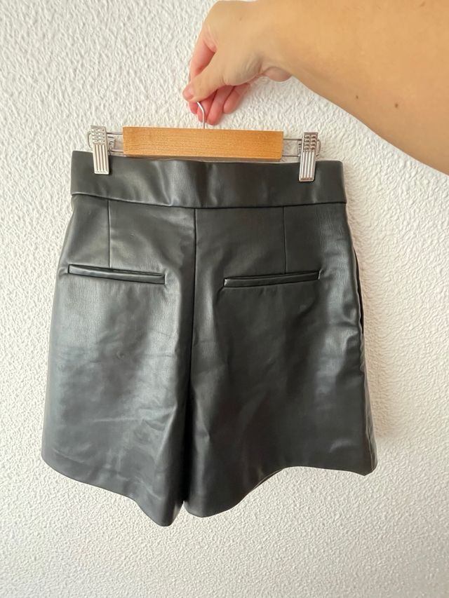 Shorts Zara Piel Sintética Negros SIN ESTRENAR