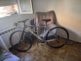 Bicicleta CUBE en buen estado