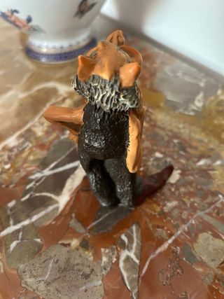 Piccola scultura creatura dei boschi