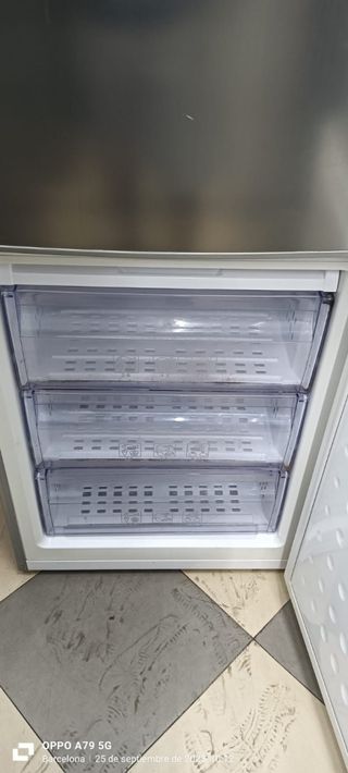 Nevera combi Beko
No Frost energía A+