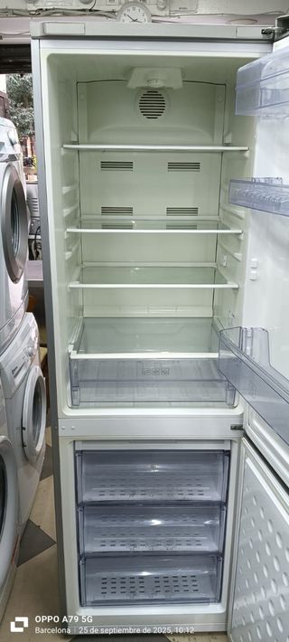 Nevera combi Beko
No Frost energía A+
