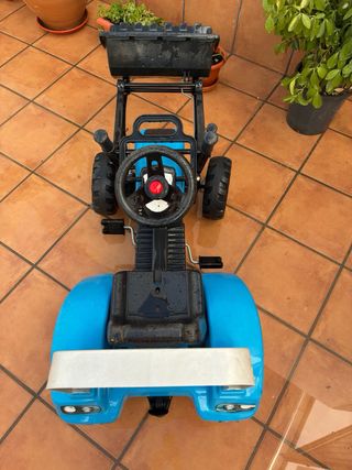 Tractor infantil a pedales con pala