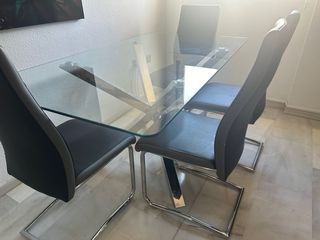 Mesa comedor cristal y 4 sillas metal