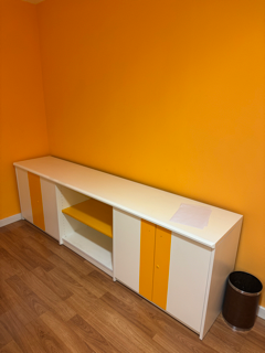 Mueble de oficina bajo