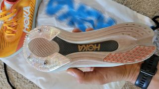 Zapatillas Atletismo Hoka Cielo X LD. Con clavos.