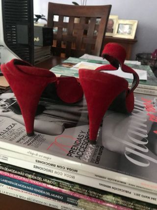 Zapatos rojos destalonados