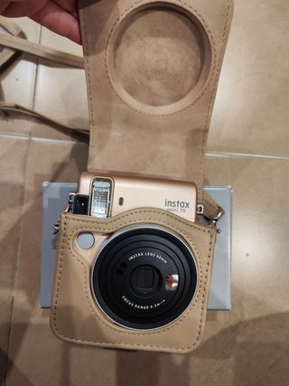 Cámara Instax Mini 70 Fujifilm Dorada
