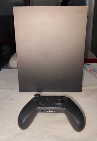 Xbox One X Gold Edition + Controller