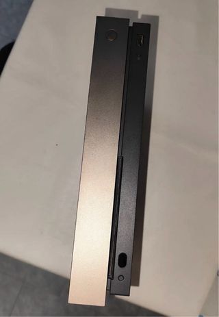 Xbox One X Gold Edition + Controller