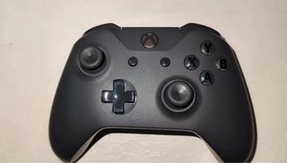 Xbox One X Gold Edition + Controller