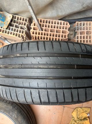 Neumáticos Michelin Pilot Sport 245 40 ZR18