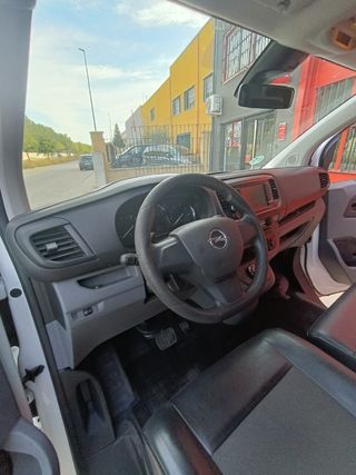 Opel Vivaro larga motor 2.0 180cv automática 