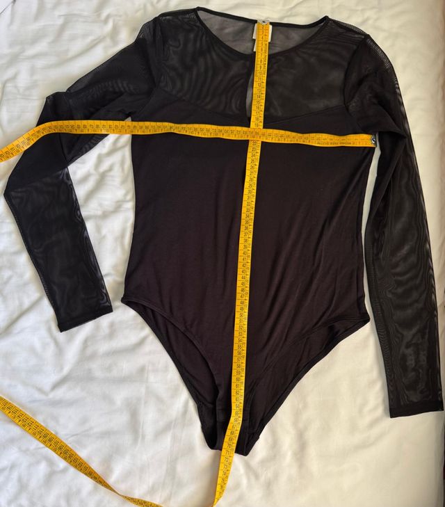 Body negro manga larga con transparencias