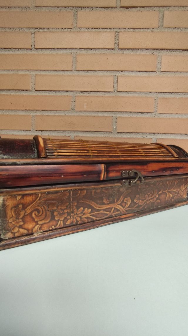 Cofre de madera y bambú con tapa