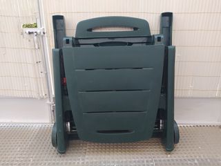Tumbona plegable de plástico verde