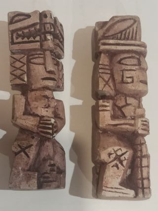 Statue in pietra azteca