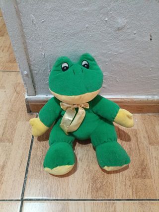 Peluche Rana Verde con Lazo Dorado