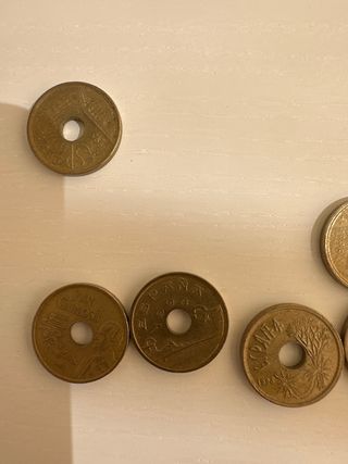 15 Monedas 25 Pesetas. 
una de ellas es de 1995