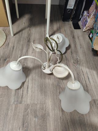 Lámpara de techo blanca y verde