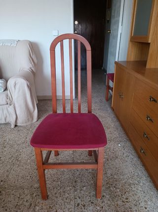 Sillas de comedor de madera con asiento rojo