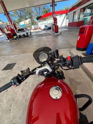 Triumph Street Twin 900 Roja