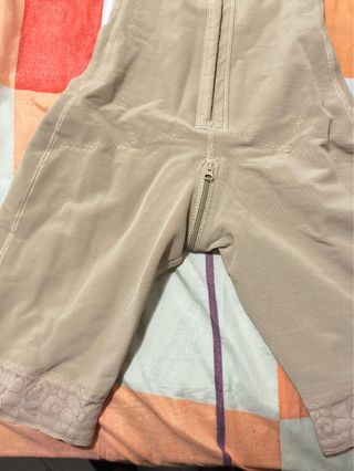 Faja moldeadora beige manga larga