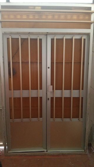 Puerta doble de aluminio