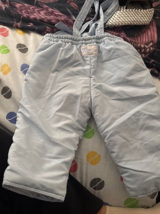 Mono azul para bebé