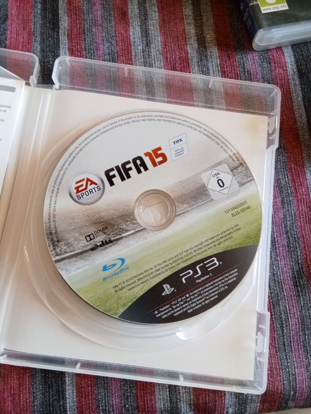 FIFA 15 PS3. Se puede cambiar a español.