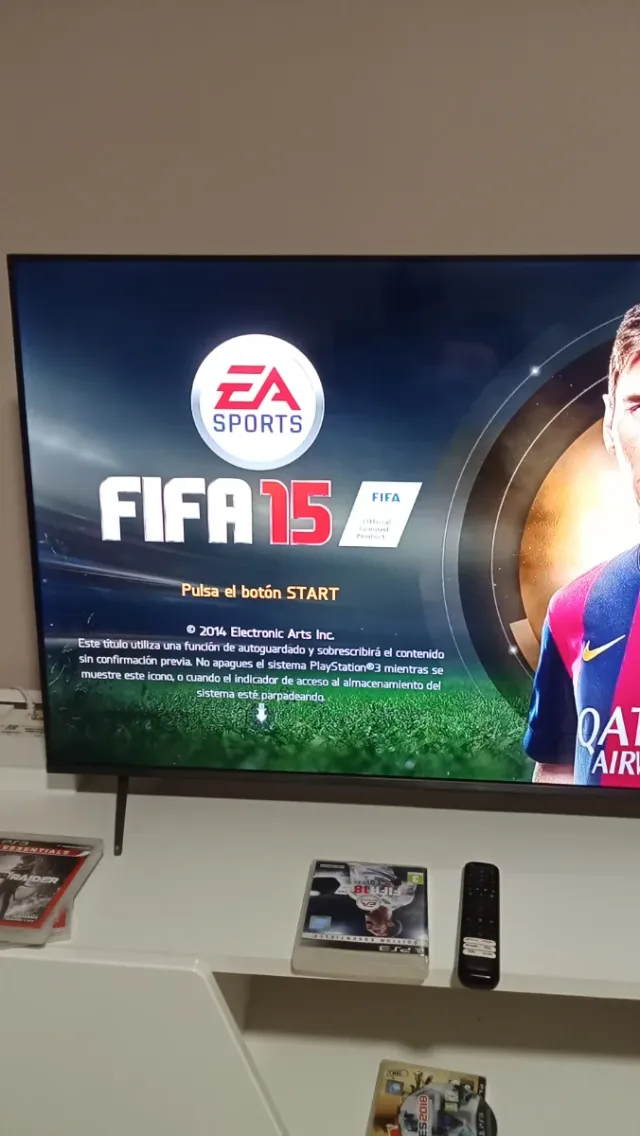 FIFA 15 PS3. Se puede cambiar a español.