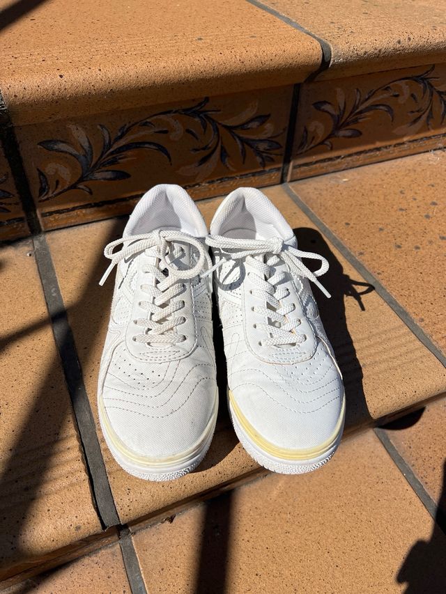 Zapatillas niño Munich blancas