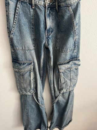 Pantalón vaquero cargo Zara
