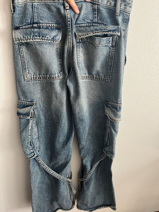 Pantalón vaquero cargo Zara