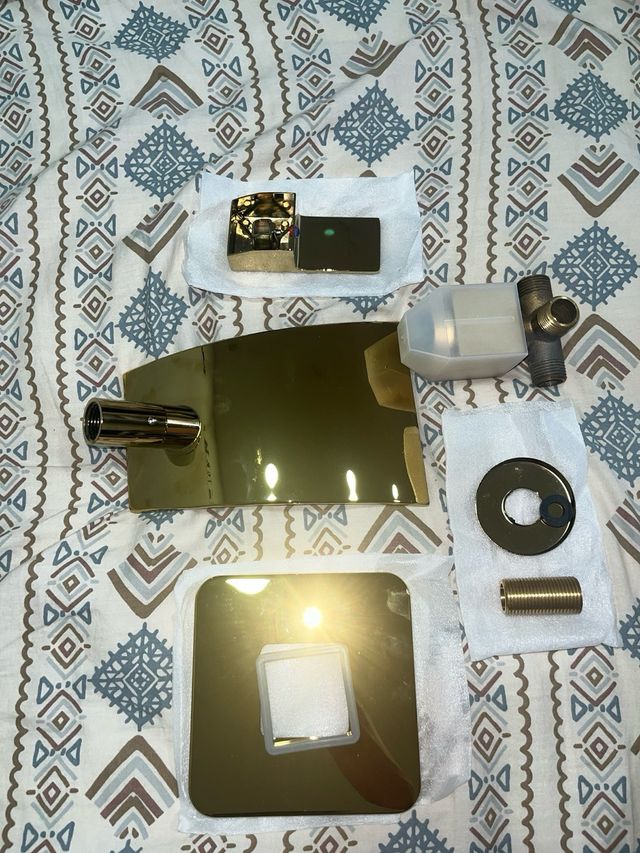 OFERTA Grifo cascada dorado - Nuevo