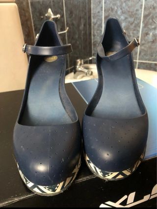 Sandalias Me&i Azul con Cuña Estampado