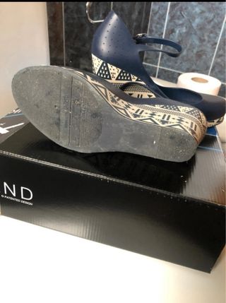 Sandalias Me&i Azul con Cuña Estampado