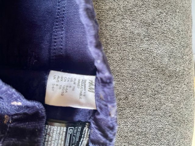 Pantalón pana niña azul con corazones