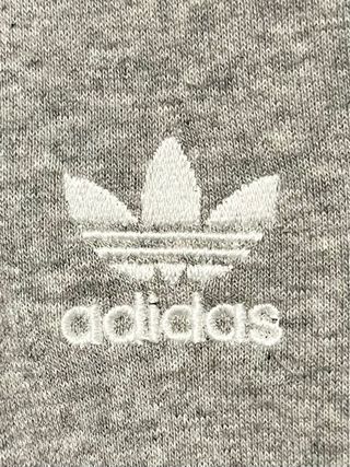 Sudadera Adidas Gris con Rayas Blancas