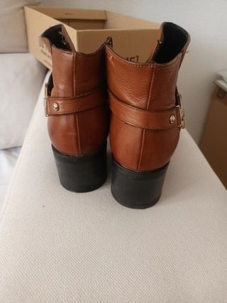 Botines piel Luis Gonzalo,prácticamente nuevos 