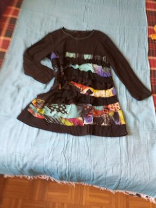 Vestido de punto marrón con volantes
