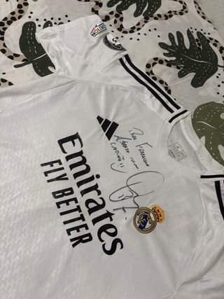 Camiseta Real Madrid Firmada por Vinicius Jr 