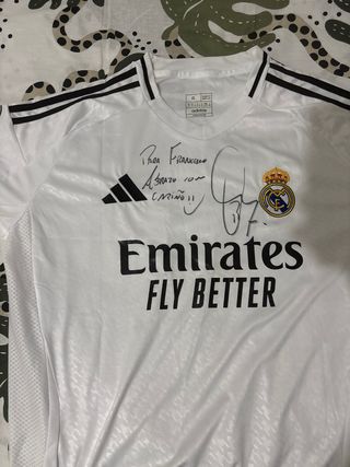 Camiseta Real Madrid Firmada por Vinicius Jr 