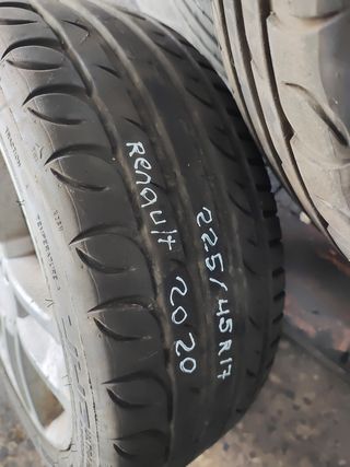 Llantas Renault 17 con neumáticos 225/45ZR17