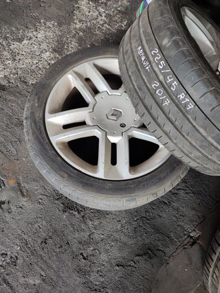 Llantas Renault 17 con neumáticos 225/45ZR17