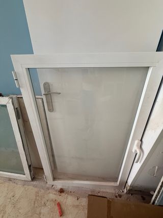 Puertas y ventanas PVC con cristal seguridad. 