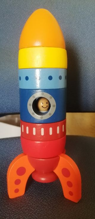 Cohete de madera, juegos Montessori